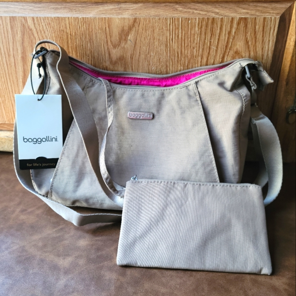 New Baggallini Beige Multi Pocket Nylon Shoulder/Crossbody Bag